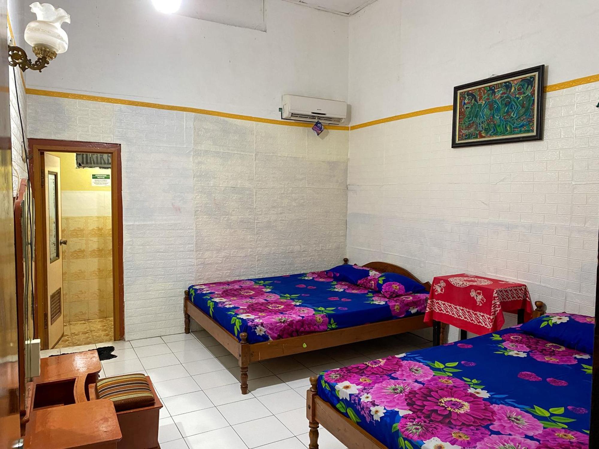 Parikesit Guest House Yogyakarta Exterior photo