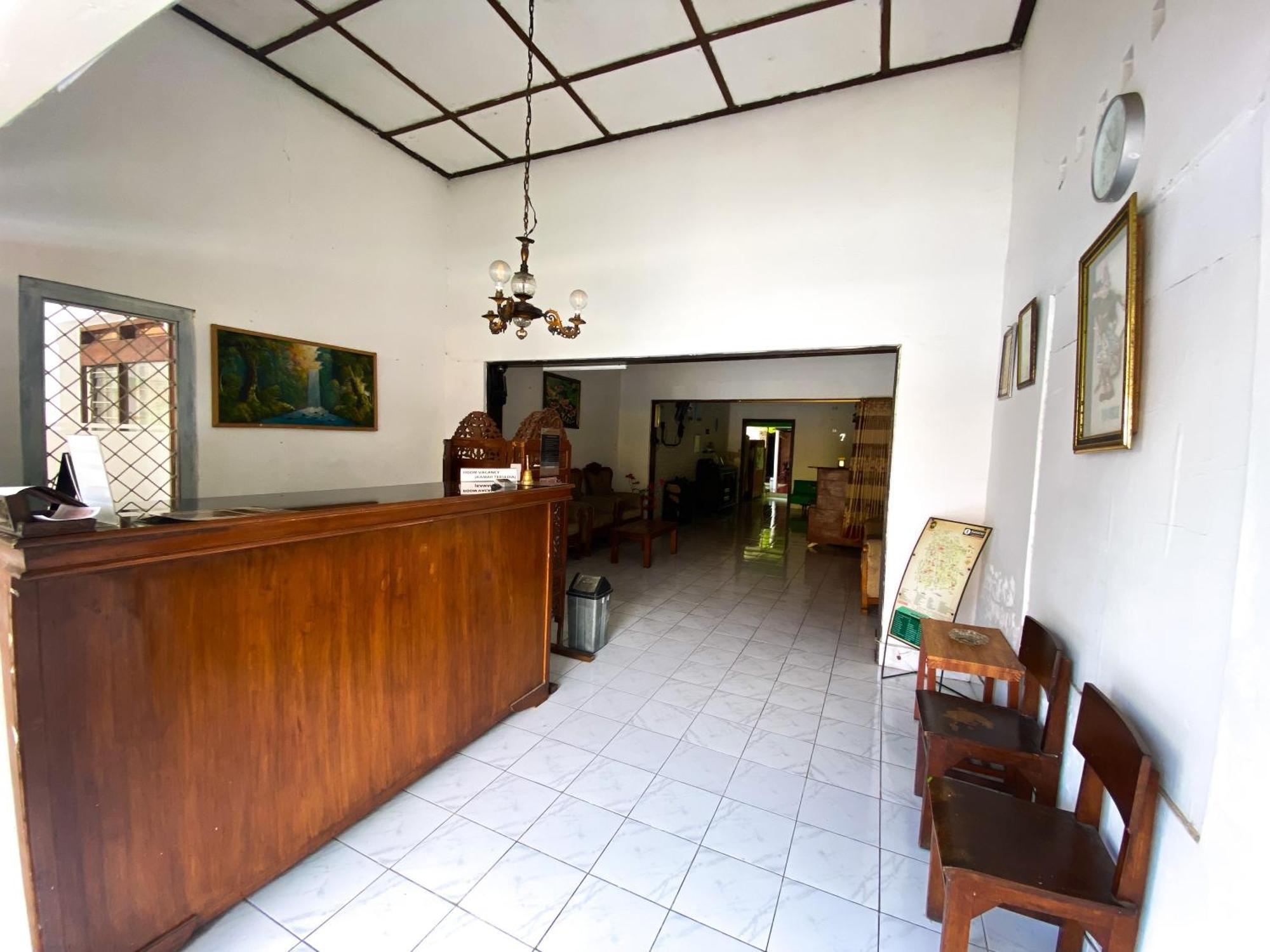 Parikesit Guest House Yogyakarta Exterior photo