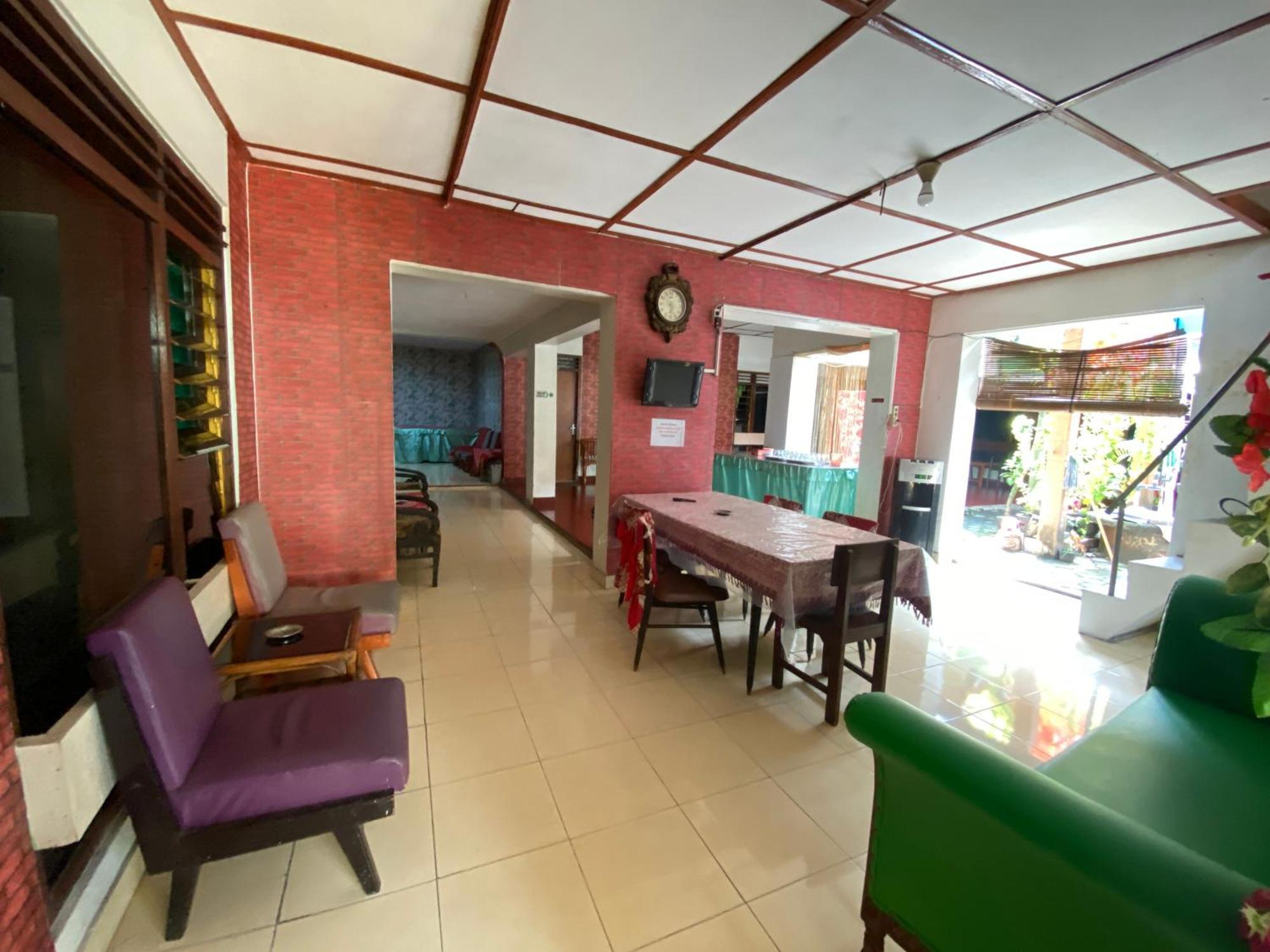 Parikesit Guest House Yogyakarta Exterior photo