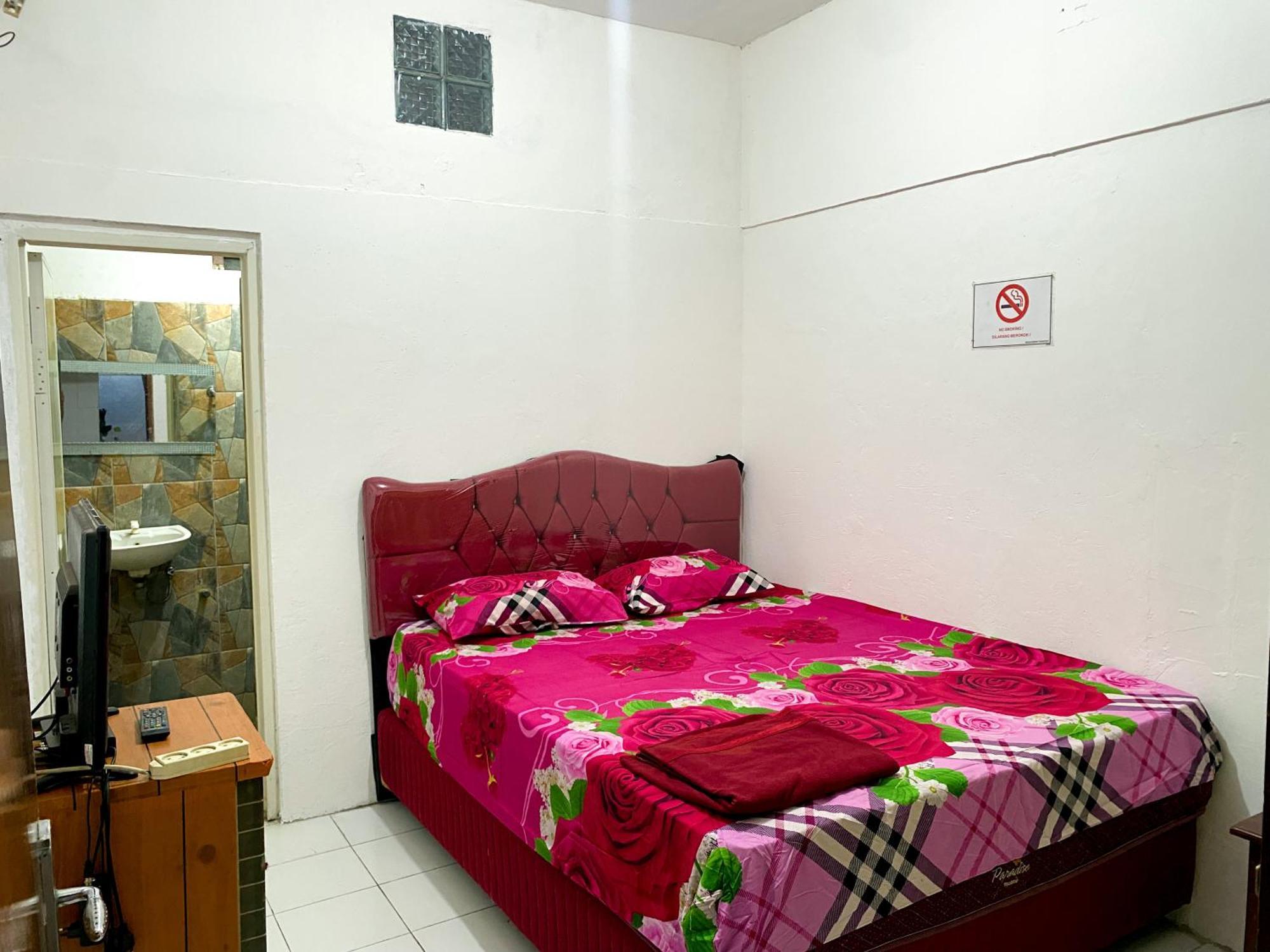 Parikesit Guest House Yogyakarta Exterior photo